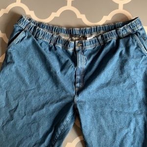- Men’s jeans size 6 X